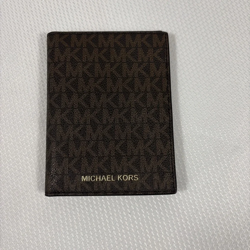 New Michael Kors Jet Set Travel Passport Holder Wallet - Brown, MSRP $78. NWOT